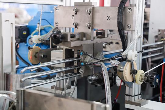 Μηχανή εισαγωγής σχοινιών σε χαρτοσακούλες PRY-450A 6