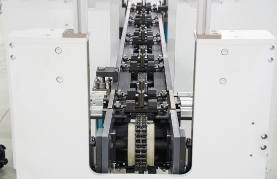 Μηχανή εισαγωγής σχοινιών σε χαρτοσακούλες PRY-450A 5