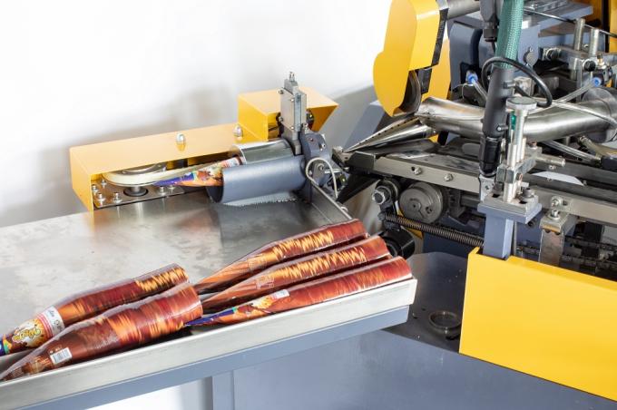 Μηχανή Σχηματισμού Χαρτομανικιών Κώνου Παγωτού Υψηλής Ταχύτητας PRY-220/300 10